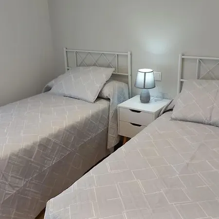 La Esencia Zona Santillana Playa Con Piscina Ferienhaus *